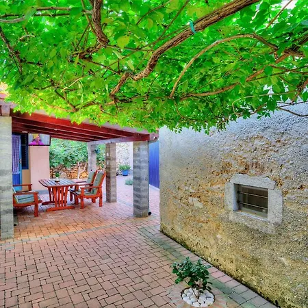 Dvori Carolina * Baška