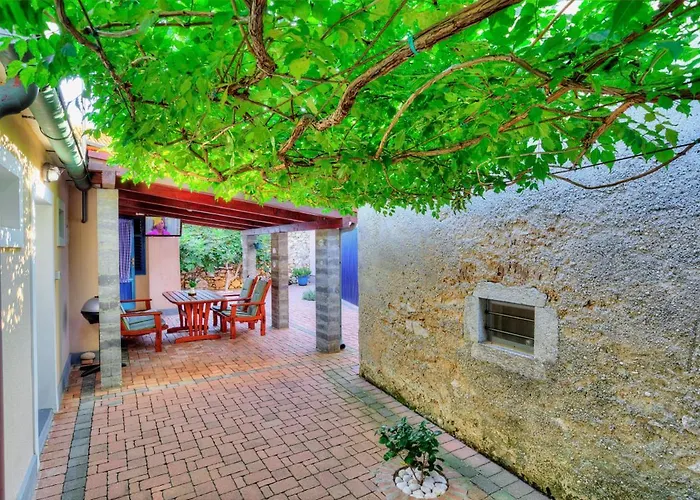 Dvori Carolina * Baška